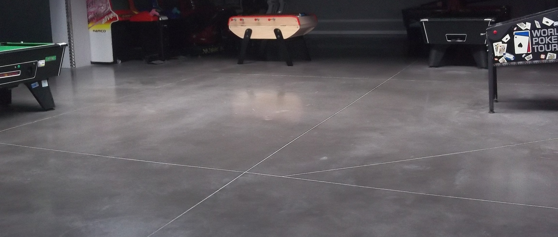 Béton ciré coloré - salle de jeux